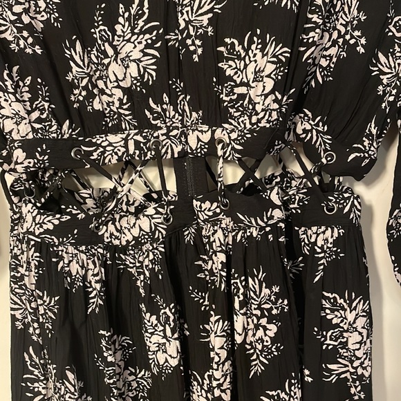 TOPSHOP Black and White Floral Cutout Mini Dress - Picture 7 of 9